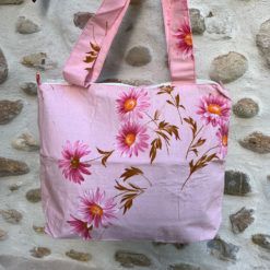 Sac pink flower